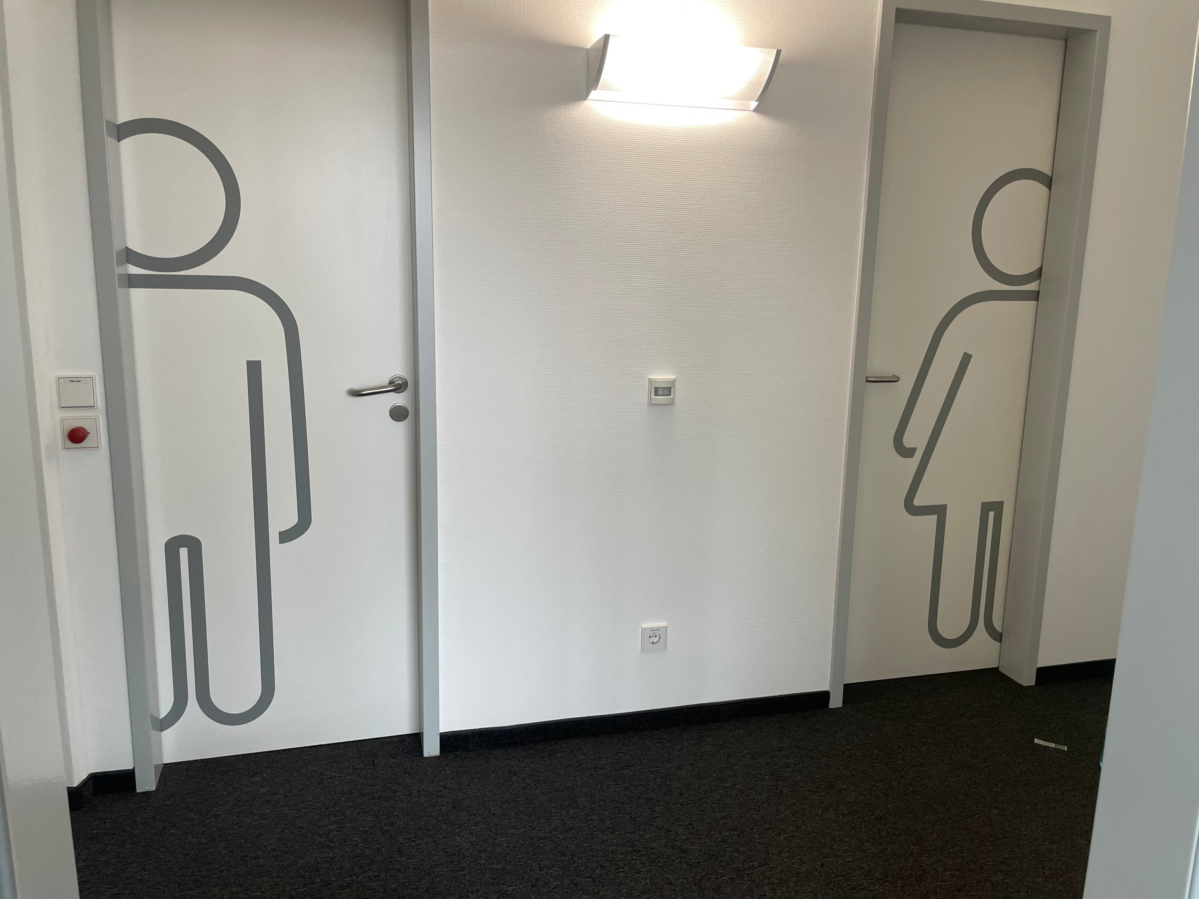 Toiletten-tuere-beschriften-mann-Frau-fildercopy