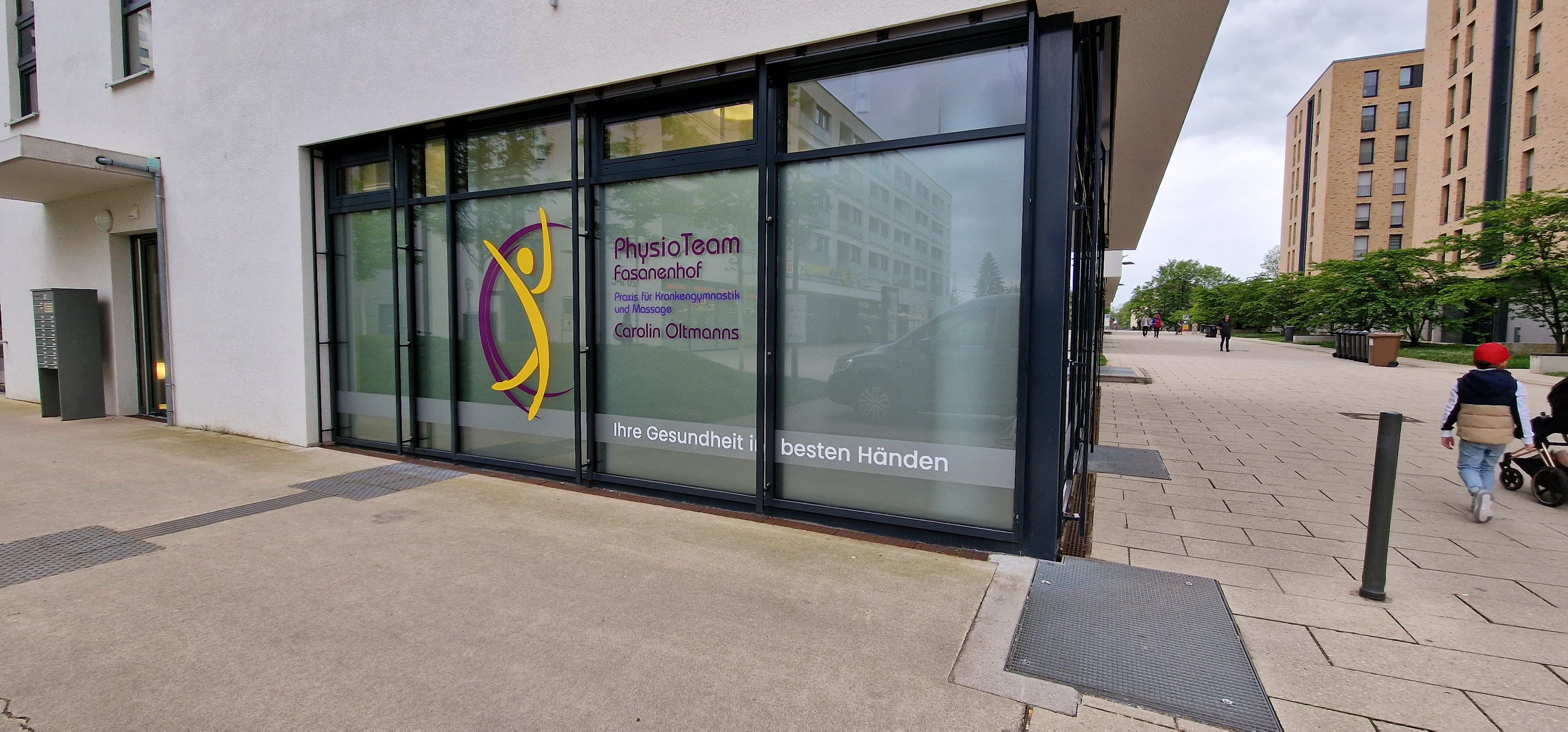 Sichtbare-Werbung-Schaufenster-Ladenwerbung-Folie-Schaufenster-Werbung
