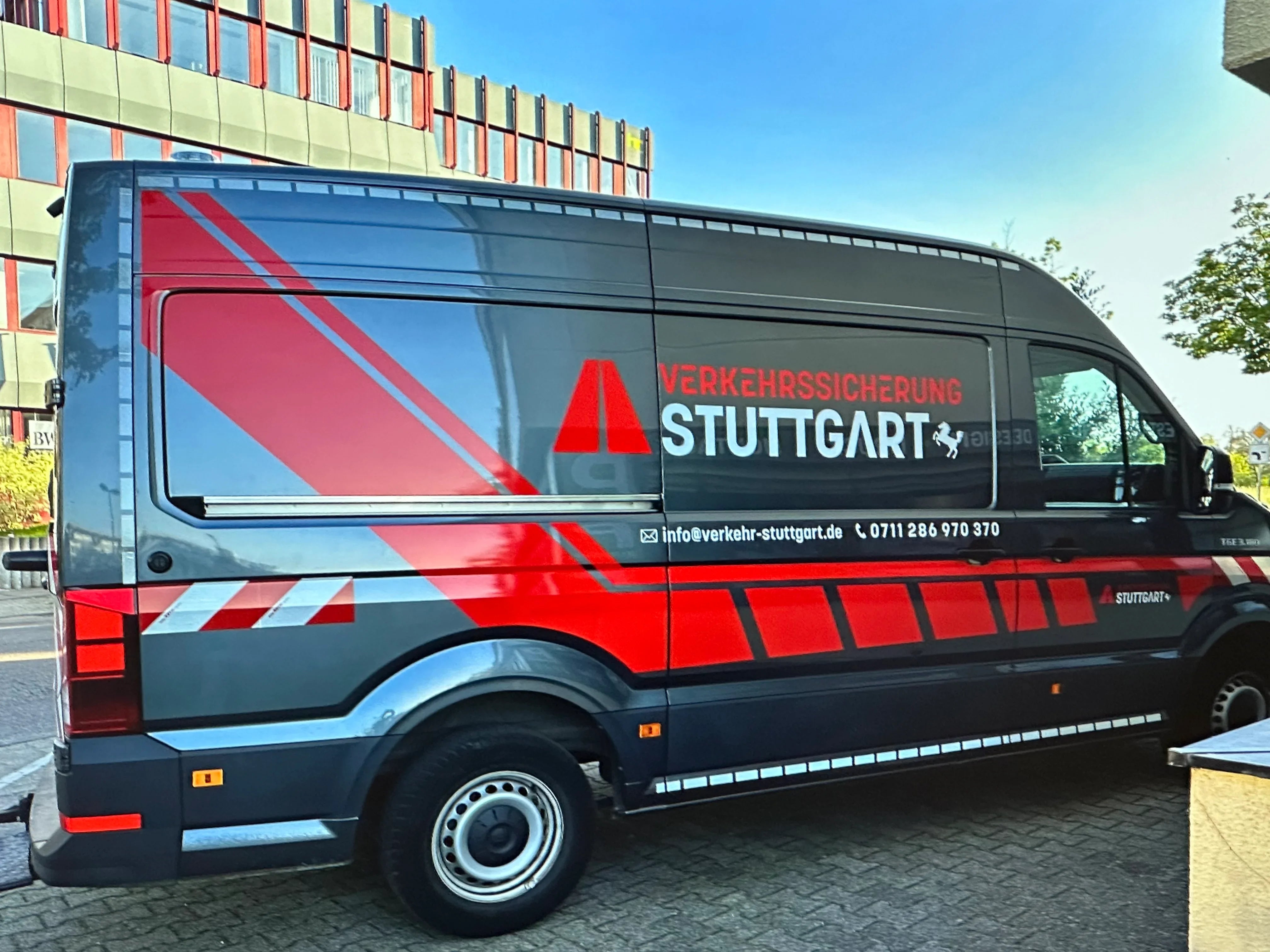 Baustellen-fahrzeuge-folieren-KFZ-Werbung-stuttgart