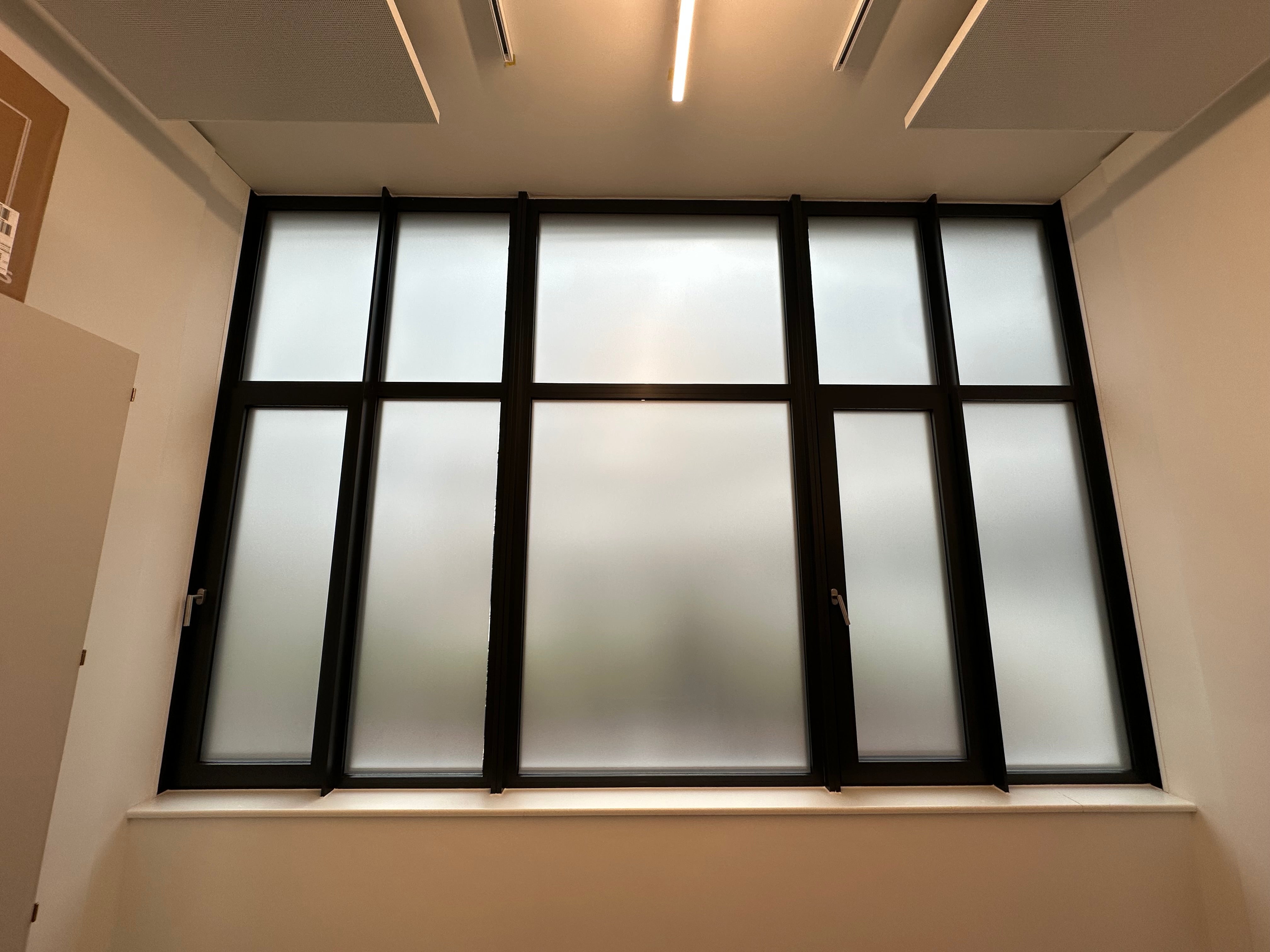 Milchglasfolie-Büro-Sonnenschutz-Scheiben-Folieren-Fildercopy-Stuttgart