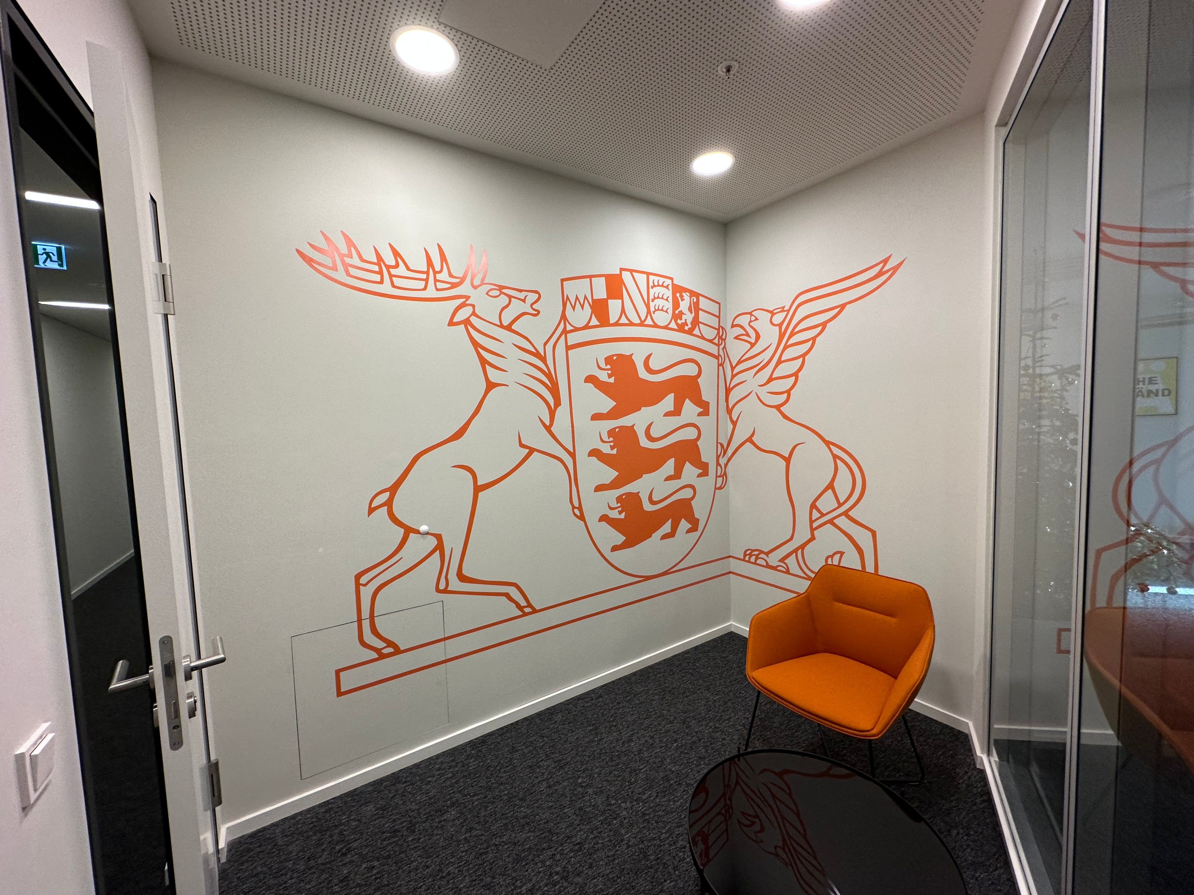 Plott-Wand-bekleben-mit-Folie-Fildercopy-Aufkleber-xxl-Echterdingen