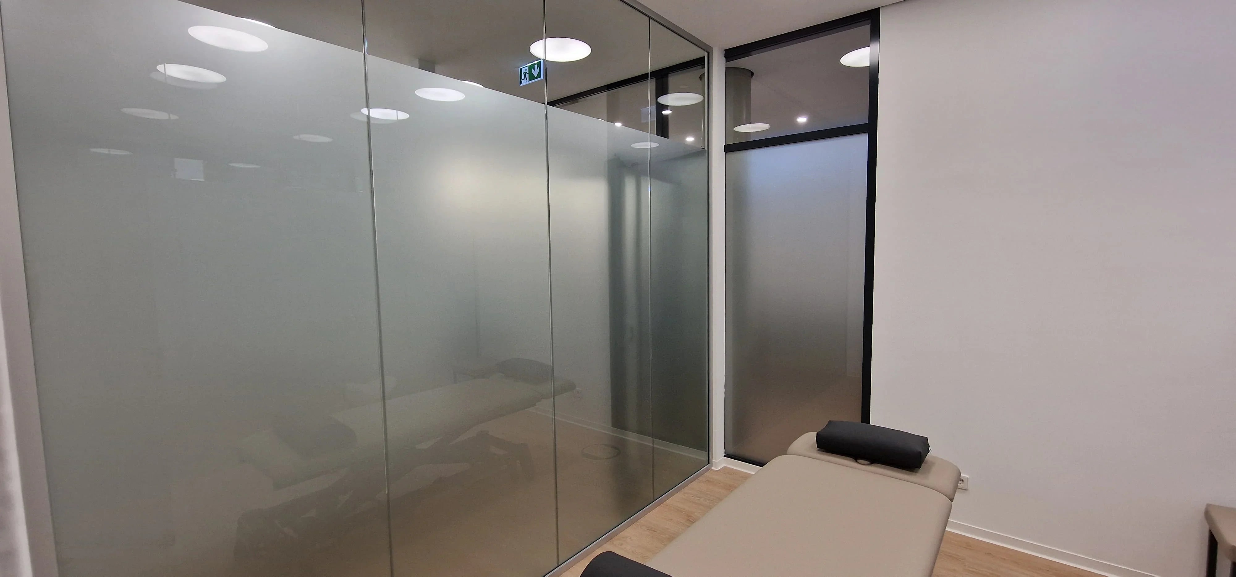 Raumtrenner-Milchglasfolie-Sichtschutz-Büro-zuhause-Fildercopy-böblingen