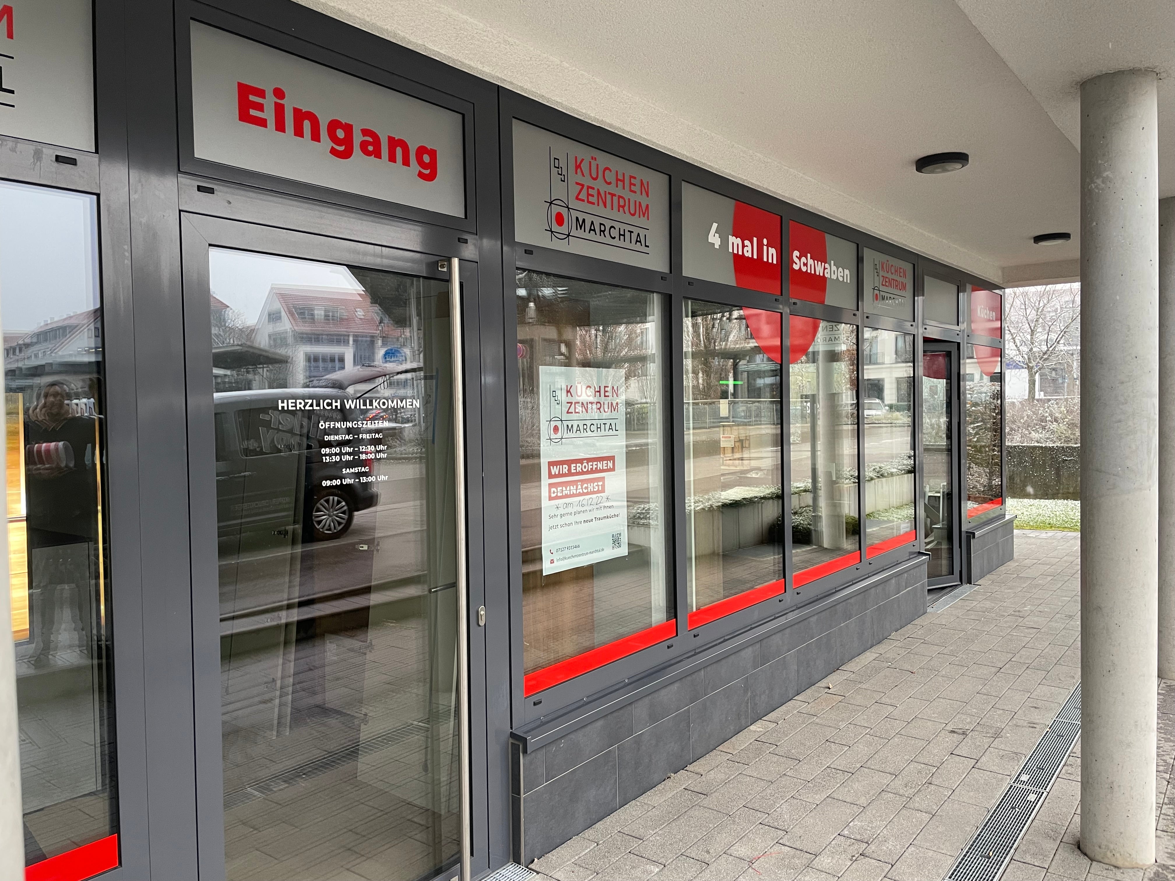 Schaufenster-Werbung-Idee-Küchenverkauf-Werbung-machen-Filder-copy